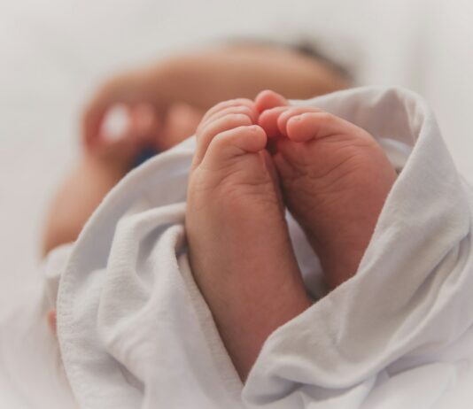 윤 대통령 “저출생대응기획부 신설…국가 역량 총동원해 극복” baby covered with white blanket