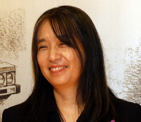 한강 작가, 한국 최초 노벨문학상 수상 쾌거 한국인 최초로 노벨 문학상을 수상한 한강 작가가 17일 서울 강남구 아이파크타워에서 열린 제18회 포니정 혁신상 시상식에 참석하고 있다. 사진공동취재단